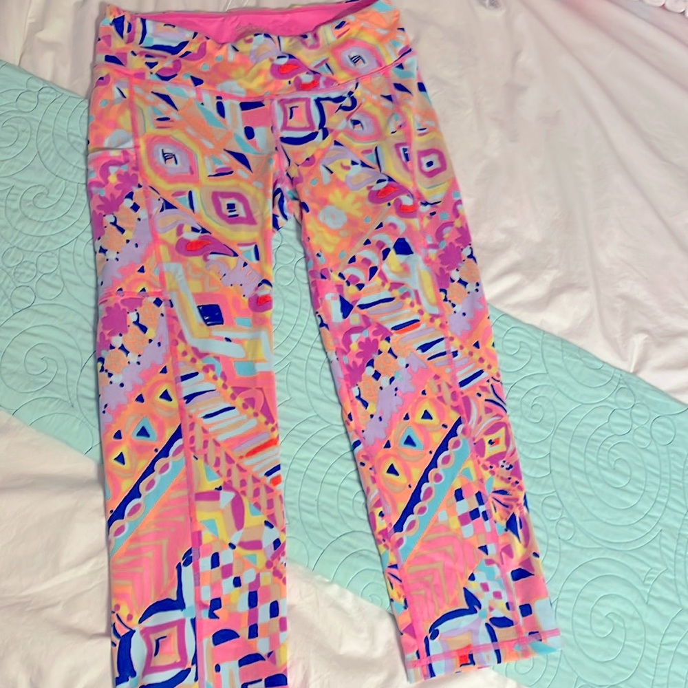 Lilly Pulitzer Luxletic Leggings. Size Medium. Mid Rise. Crop. Side pocket